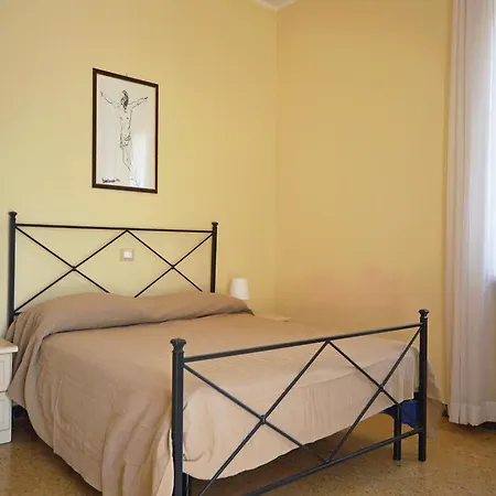 Four Bedroom In アパート